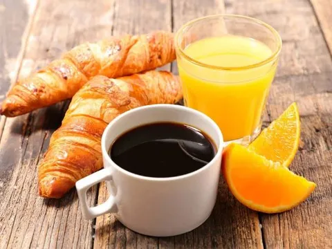 Uống cà phê nhớ tránh dùng 6 loại thực phẩm này kẻo 'rước họa vào thân'