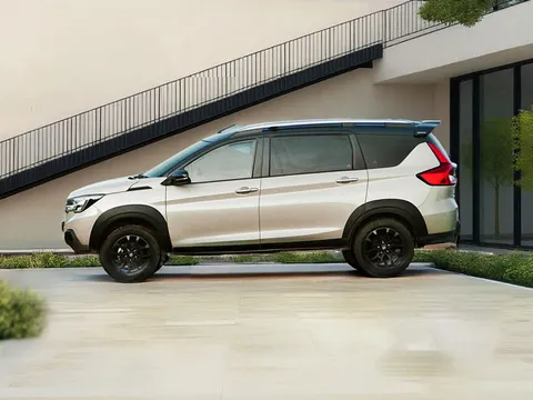Đối thủ đáng gờm của Mitsubishi Xpander, Toyota Veloz Cross giảm giá 60 triệu đồng tại Việt Nam
