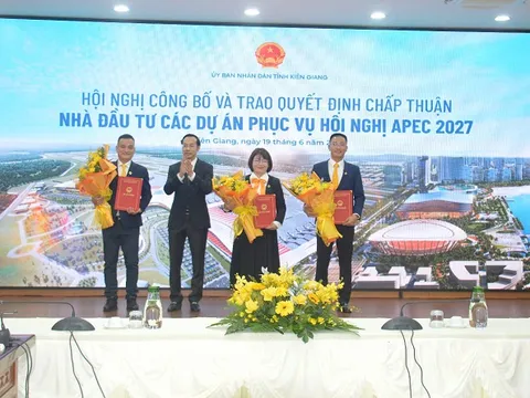 Kiên Giang trao quyết định chấp thuận đầu tư 3 dự án phục vụ APEC cho Sun Group