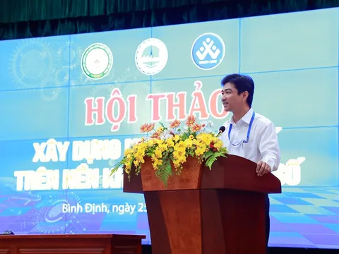 Xây dựng nhà trường số trên nền khung năng lực số