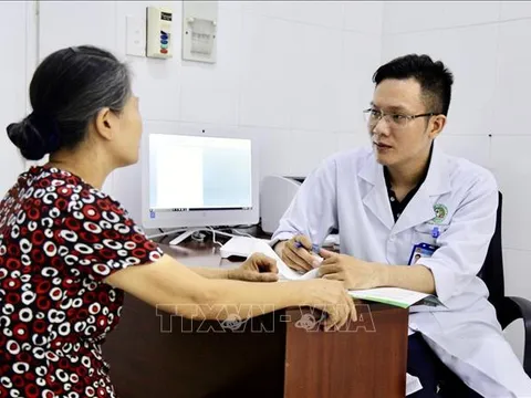 Cơ quan nào giúp UBND cấp xã quản lý nhà nước về lĩnh vực y tế?
