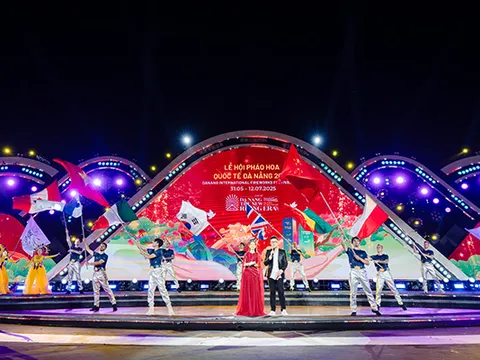 Đà Nẵng 'chật kín' du khách, chuyến bay tăng vọt trước đêm chung kết DIFF 2025

