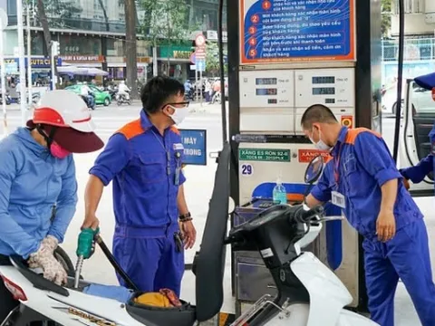 Giá xăng lên gần 20.000 đồng/lít