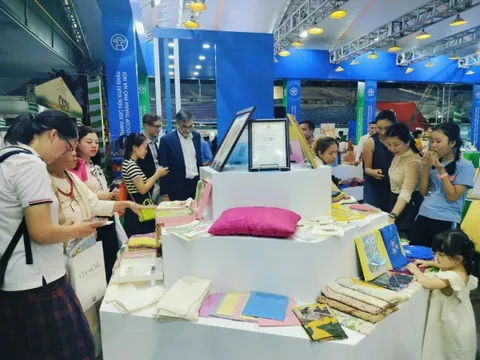 'Số hóa' hành trình xuất khẩu hàng Việt