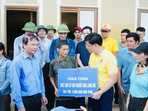 Quỹ Thiện Tâm đón nhận Huân chương Lao động hạng Nhất