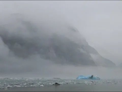 Các nhà khoa học tiết lộ nguyên nhân gây ra ‘sóng thần ma’ cao 30 mét ở Alaska