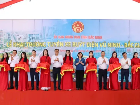 Bắc Ninh: Khai trương tuyến xe buýt điện phục vụ công chức sau sáp nhập