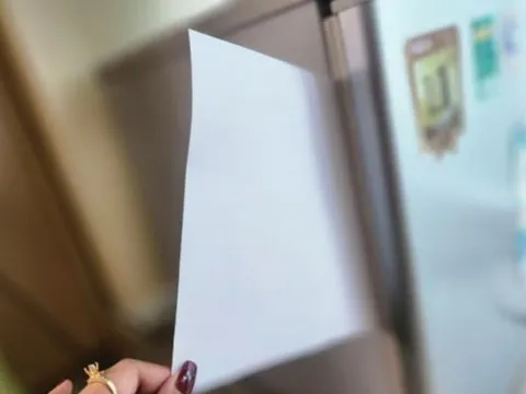 Đặt tờ giấy vào cửa tủ lạnh - cách kiểm tra đơn giản giúp tiết kiệm điện hiệu quả