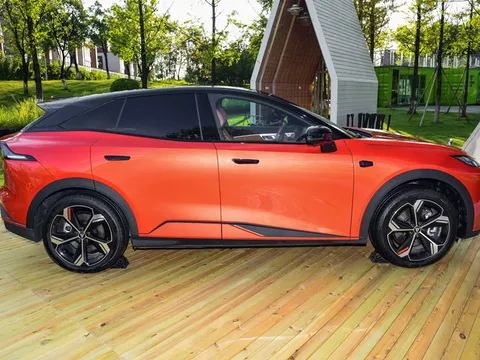 SUV hạng C công suất 258 mã lực, nội thất sang chảnh, giá gần 600 triệu đồng