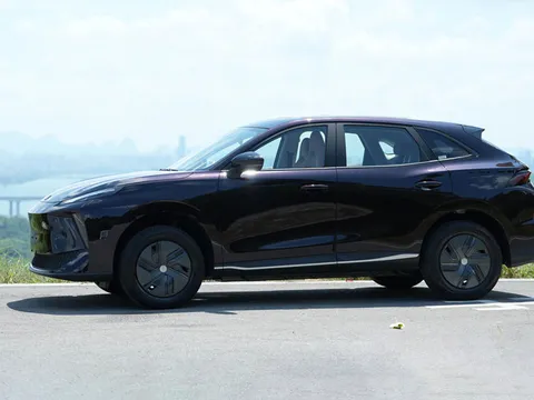 SUV đẹp mê ly, nội thất tiện nghi, giá hơn 560 triệu đồng