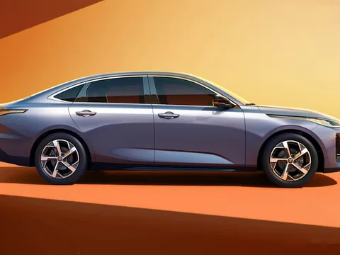 Sedan cùng phân khúc với Toyota Corolla Altis, động cơ tăng áp, chỉ từ giá 270 triệu đồng