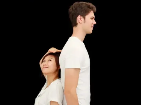 Hé lộ bí ẩn khoa học: Vì sao đàn ông thường cao hơn phụ nữ?