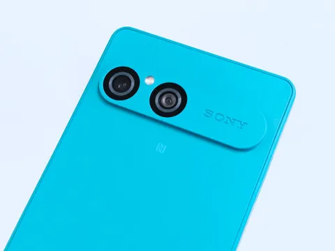Sony giới thiệu smartphone tầm trung giá cao ngất ngưởng