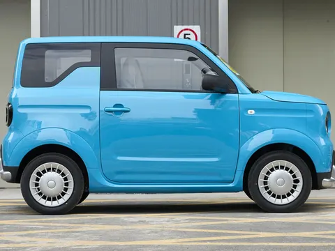 Xe điện mini thiết kế ấn tượng, giá nhỉnh hơn Honda SH 350i