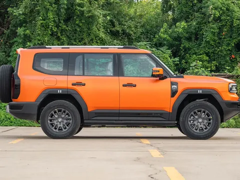 SUV ‘siêu to khổng lồ’, công suất 756 mã lực, giá gần 1,3 tỷ đồng