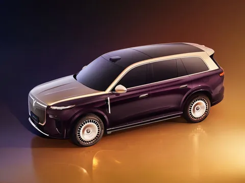 SUV hạng sang dài hơn 5,2 mét, động cơ PHEV, giá gần 1,9 tỷ đồng