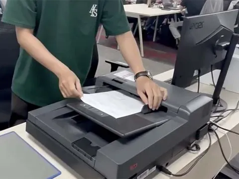 Trao tặng phần mềm số hóa tài liệu cho 34 tỉnh thành