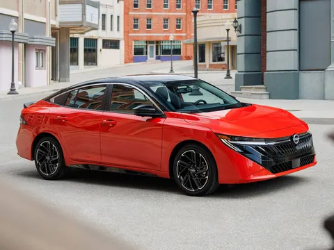 Nissan giới thiệu xe sedan hạng C cạnh tranh với Toyota Corolla, Honda Civic