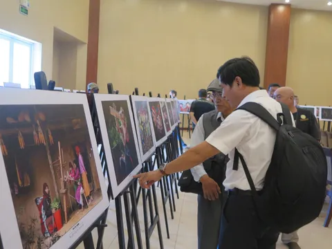 100 tác phẩm ảnh khắc họa đời sống đa sắc cộng đồng các dân tộc Việt Nam