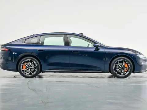 Xe hạng D mạnh 286 mã lực, giá chưa tới 450 triệu đồng có gì đáng chú ý?