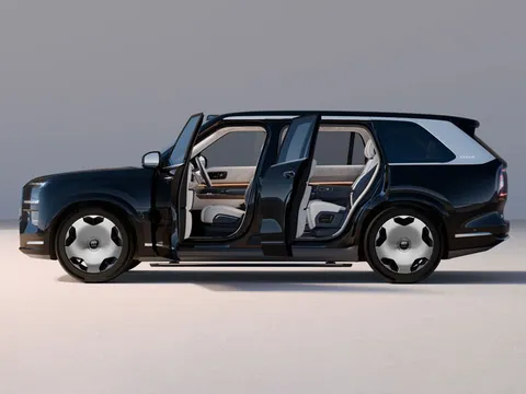 SUV dài hơn Mercedes-Benz GLS, công suất 1.381 mã lực, giá gần 1,7 tỷ đồng