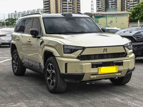 SUV địa hình mạnh 678 mã lực, di chuyển 215km không cần đổ xăng, giá gần 1,4 tỷ đồng