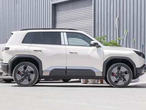 SUV hạng C thiết kế hầm hố, công suất 214 mã lực, giá gần 560 triệu đồng