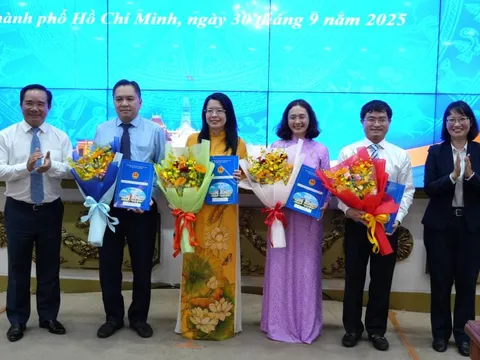 UBND TP Hồ Chí Minh công bố loạt quyết định nhân sự