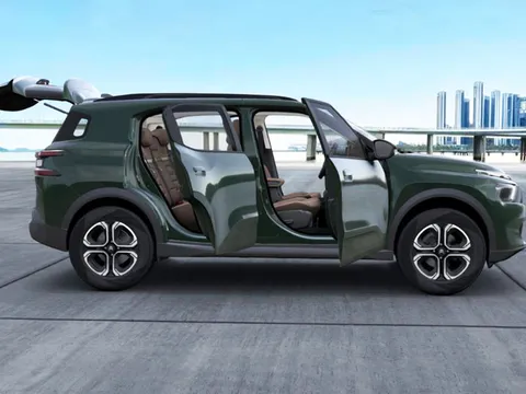 SUV 7 chỗ, động cơ tăng áp, giá gần 250 triệu có gì đặc biệt?