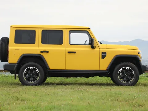 SUV địa hình siêu hầm hố, công suất 252 mã lực, giá hơn 500 triệu đồng