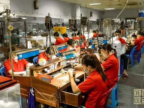 Trang sức: Từ giá trị vật chất đến giá trị tinh thần trong văn hóa Việt