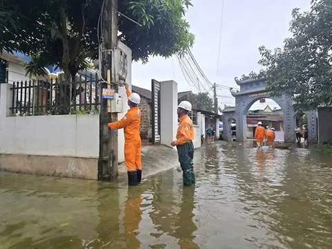 Điện lực Hà Nội sẵn sàng ứng trực, khôi phục, cấp điện trở lại ngay sau bão số 11