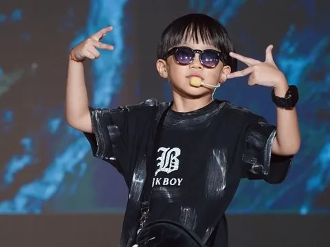 Rapper 8 tuổi 'Em bé chất' làm vedette, khuấy động sàn diễn thời trang nhí