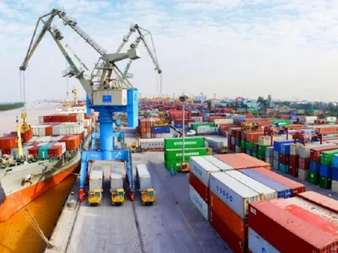 Xuất nhập khẩu vượt mục tiêu, dự kiến cả năm cán mốc mới 900 tỷ USD