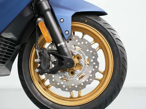 Xe tay ga 300cc, phanh ABS, TCS, giám sát áp suất lốp, giá hơn 70 triệu đồng