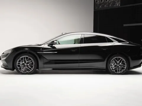 Xe sedan hạng sang dài gần 5,4 mét, công suất 1.341 mã lực, so kè cùng Mercedes-Benz S-Class