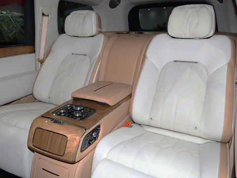 Đối thủ của Mercedes-Maybach GLS 600 ra mắt, giá gần 5,8 tỷ đồng