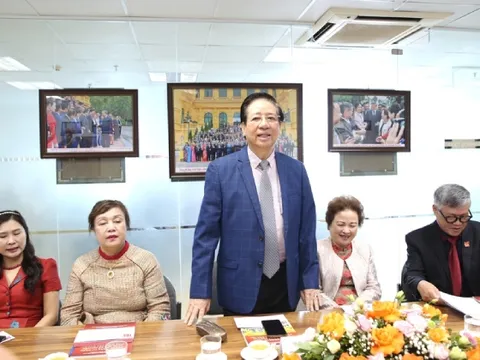 Tổng Bí thư Tô Lâm tặng hoa chúc mừng Hội Doanh nhân Tư nhân Việt Nam