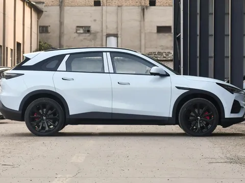 SUV hạng C động cơ PHEV, công suất 268 mã lực, giá gần 460 triệu đồng