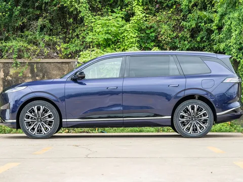 SUV dài hơn 5 mét, công suất 268 mã lực, giá gần 630 triệu đồng