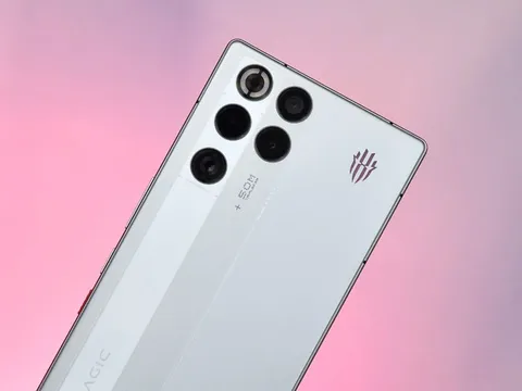 Smartphone gaming chip pin Snapdragon 8 Elite Gen 5, RAM 24 GB, pin 8.000mAh, giá hơn 18 triệu