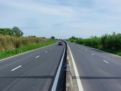 Hoàn tất thảm nhựa cao tốc Lộ Tẻ - Rạch Sỏi