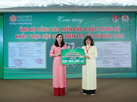 Đại học Đông Á ủng hộ 600 triệu đồng cho đồng bào vùng bão lũ 
