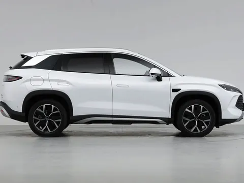 SUV cùng phân khúc với Hyundai Santa Fe, trang bị tiên tiến, giá gần 520 triệu đồng