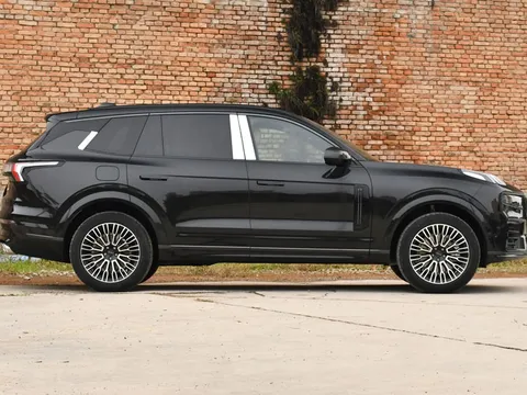 SUV hybrid dài hơn 5 mét, công suất 250 mã lực, giá gần 900 triệu đồng