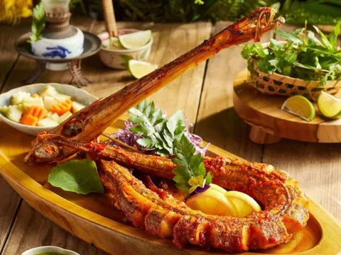 Thứ cá đỏ au, mỏ dài như ống hút nay trở thành đặc sản khiến du khách đổ xô tìm mua