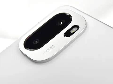 Smartphone mạnh bậc nhất thế giới, chống nước, pin 7.800mAh, giá gần 10 triệu đồng