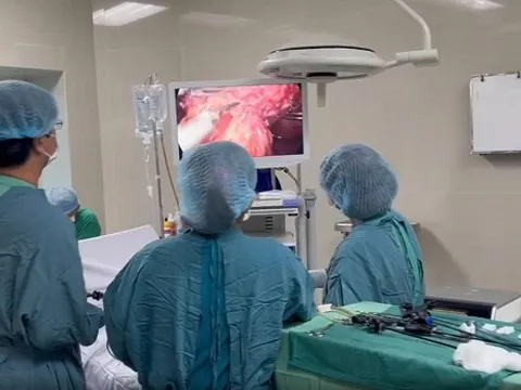Bệnh viện Đa khoa Vĩnh Long lần đầu phẫu thuật nội soi cắt u lách hiếm gặp