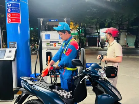 Giá xăng dầu tăng vọt 