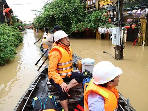 Miền Trung khẩn trương khắc phục sự cố điện sau lũ
